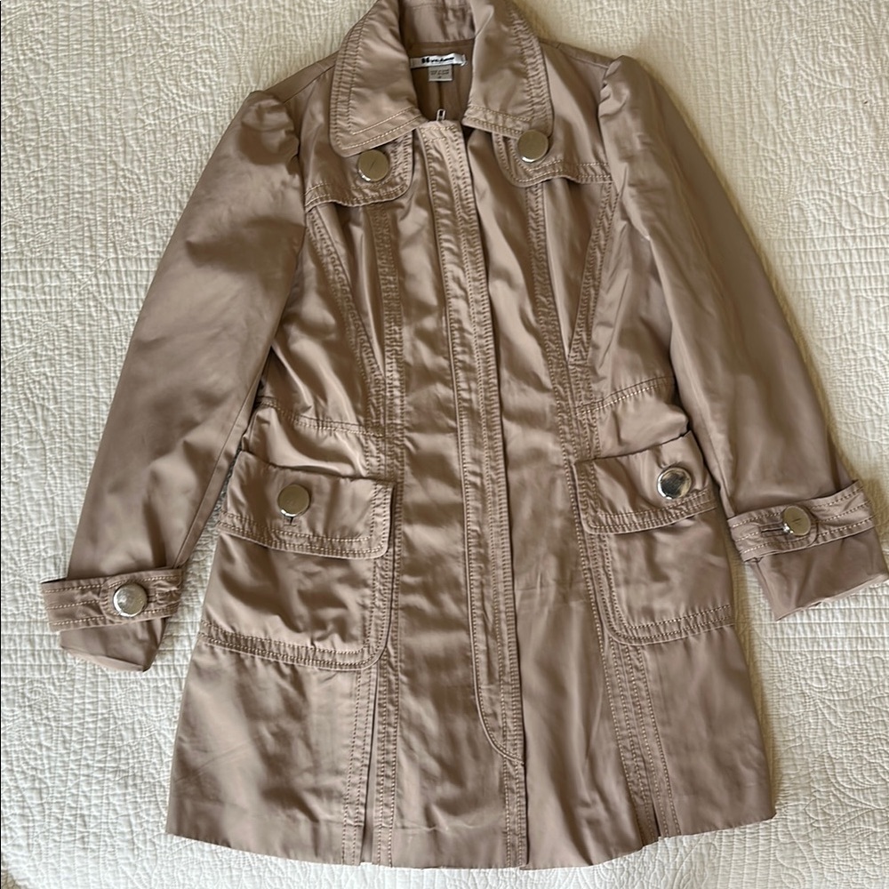 Peter Nygard Stylish Tan Women's Medium Zippered Trench Coat